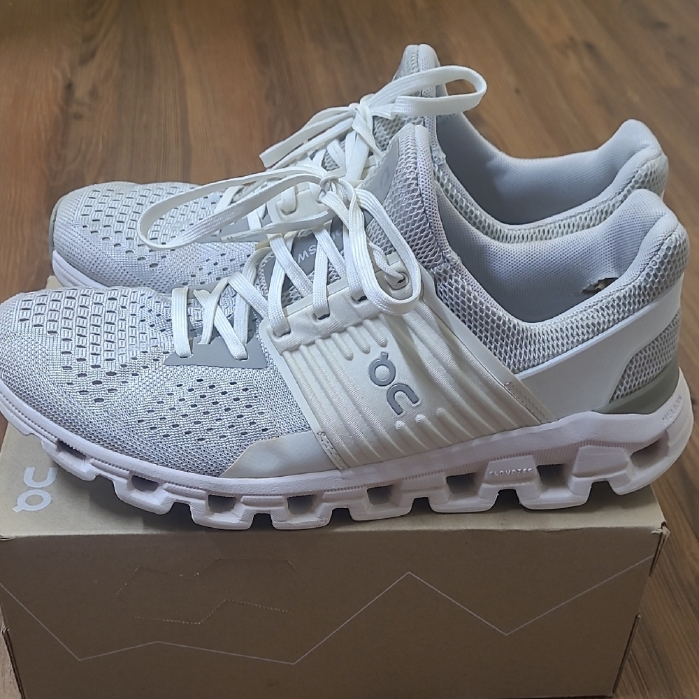 On Running Cloud Women’s Running Sneakers - White